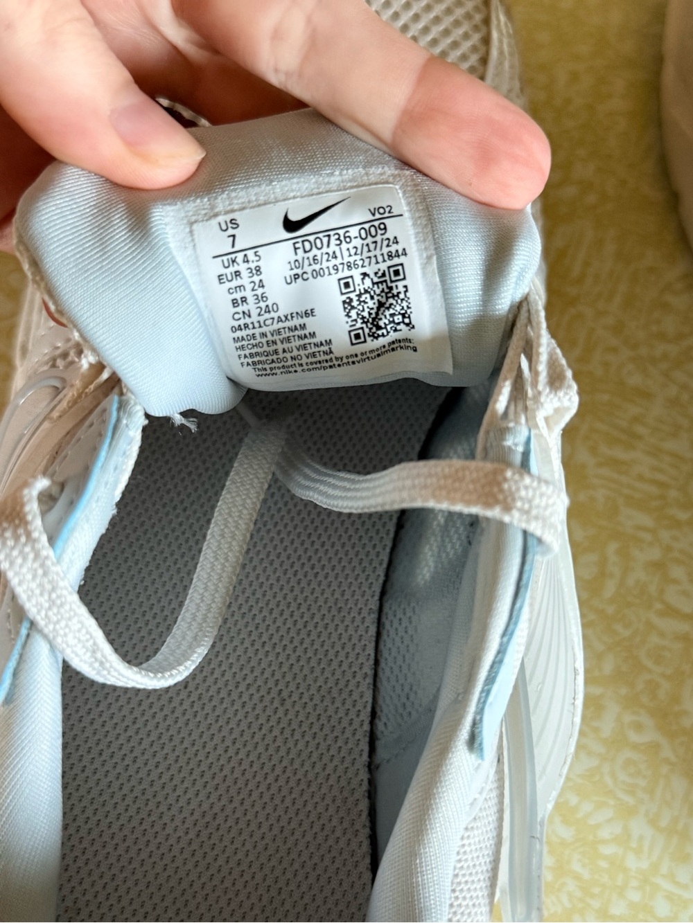 Nike Women’s White & Light Blue Mesh Runner - Picture 5 of 5